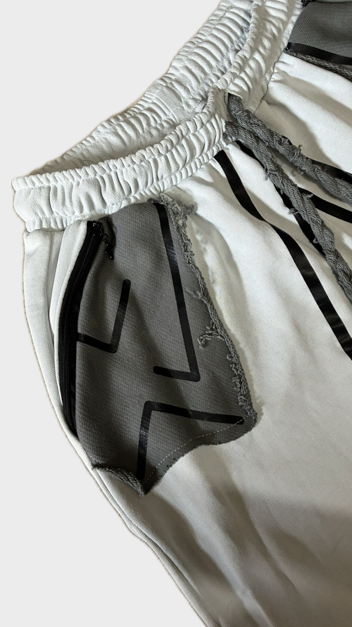 MIDNIGHT SWEATPANTS