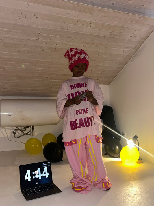 PINKS TEE